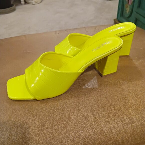 **CAMSSOO NEON GREEN SNAKE PRINT MULES SIZE 11/43** - Picture 1 of 9